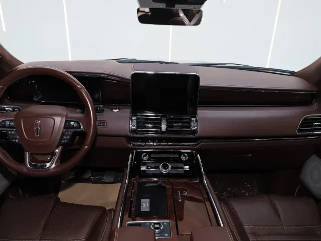 Lincoln Navigator — Фото автомобиля 11