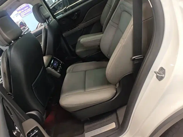 Lincoln Aviator — Фото автомобиля 16
