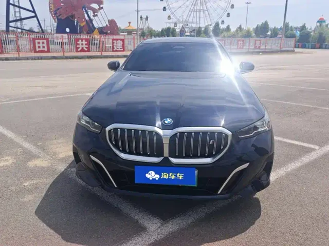 BMW i5 — Фото автомобиля 2