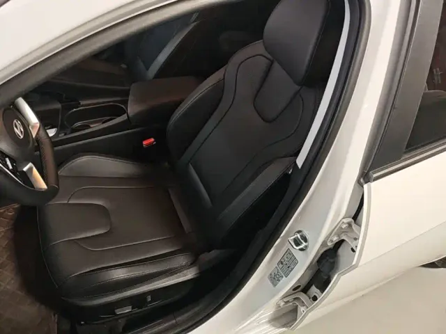 Hyundai Elantra — Фото автомобиля 10
