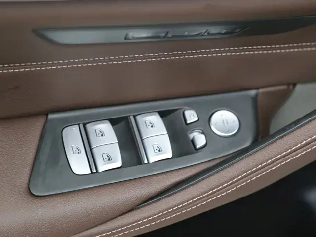 BMW 5 Series — Фото автомобиля 11