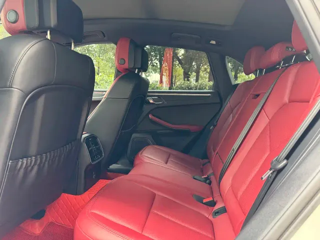 Porsche Macan — Фото автомобиля 5