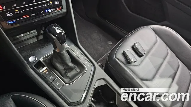 Volkswagen Tiguan Tiguan 2 поколение 2.0 TDI Premium — Фото автомобиля 9
