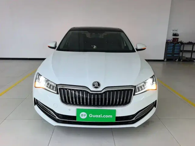 Skoda Superb — Фото автомобиля 2