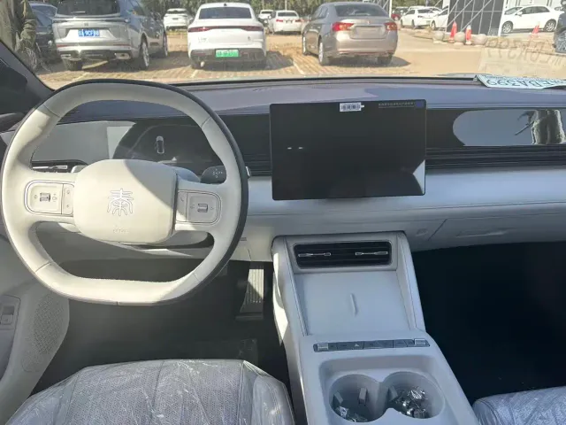 BYD Qin MAX — Фото автомобиля 3