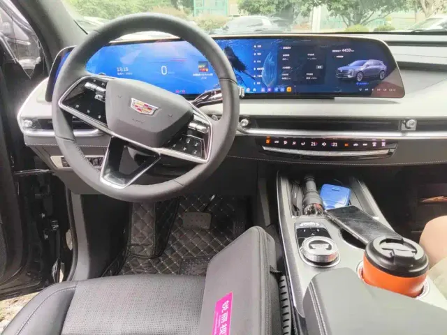 Cadillac XT5 — Фото автомобиля 12