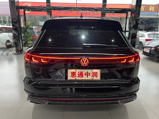 Volkswagen Touareg — Фото автомобиля 4