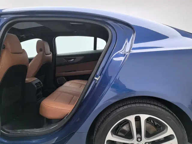 Jaguar XEL — Фото автомобиля 15