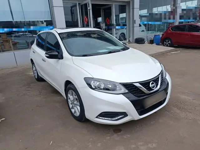Nissan Tiida — Фото автомобиля 3
