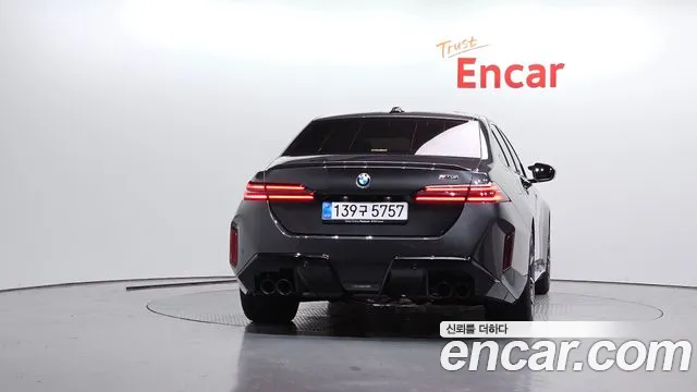 BMW M5 — Фото автомобиля 4