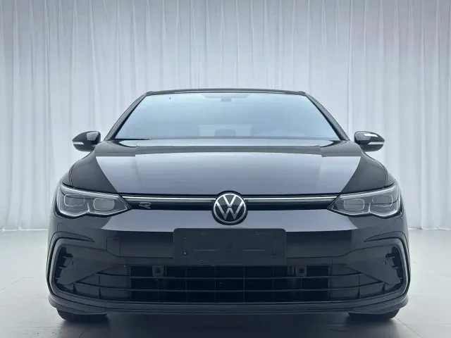 Volkswagen Golf — Фото автомобиля 2