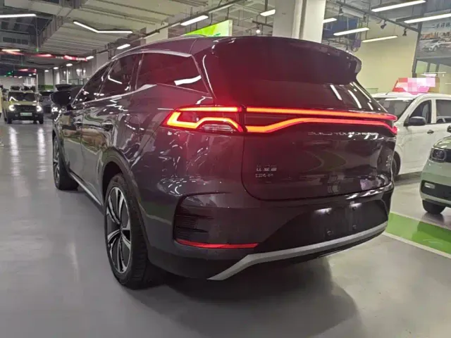 BYD Tang — Фото автомобиля 4