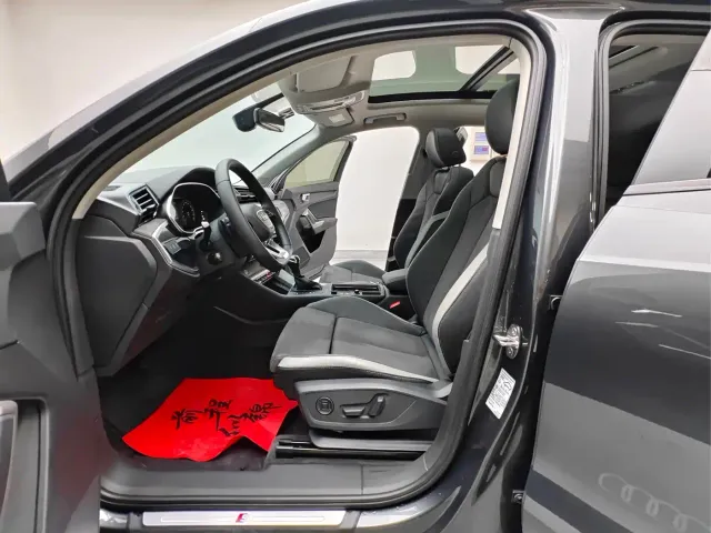 Audi Q3 — Фото автомобиля 10