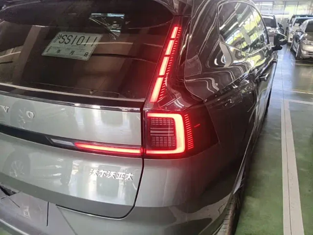 Volvo XC70 Plug-in Hybrid — Фото автомобиля 7
