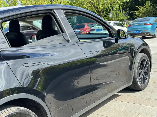 Tesla Model Y — Фото автомобиля 13