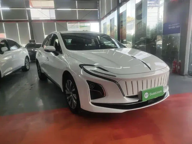 Hongqi E-QM5 — Фото автомобиля 3