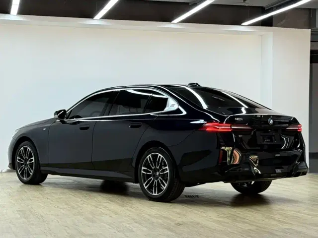 BMW 5 Series — Фото автомобиля 7