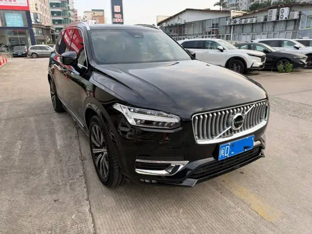 Volvo XC90 — Фото автомобиля 3