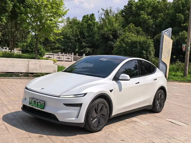 Фотография автомобиля — Tesla Model Y