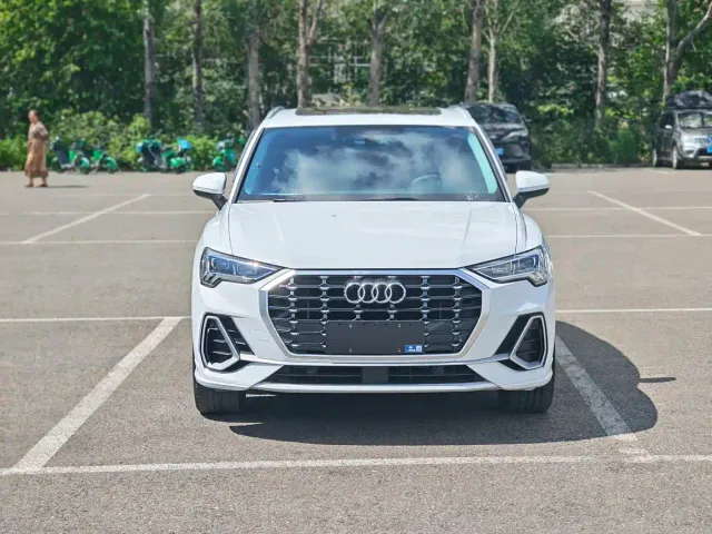 Фотография автомобиля — Audi Q3