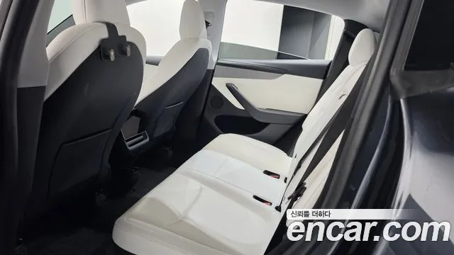 Tesla Model Y — Фото автомобиля 18