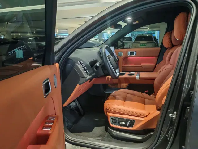 Li Auto L7 — Фото автомобиля 4