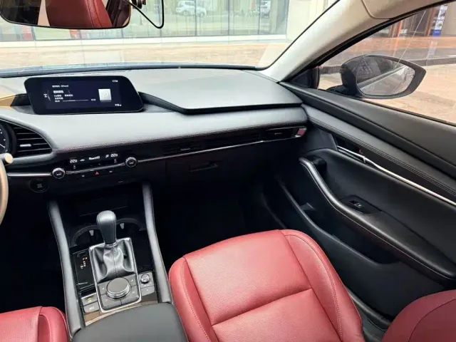 Mazda Axela — Фото автомобиля 4