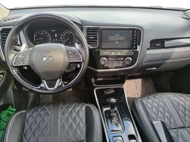 Mitsubishi Outlander — Фото автомобиля 9