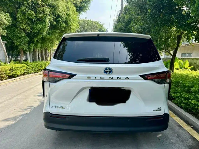 Toyota Sienna — Фото автомобиля 5
