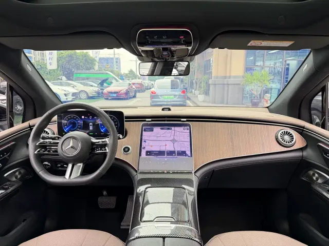 Mercedes-Benz EQE SUV — Фото автомобиля 6