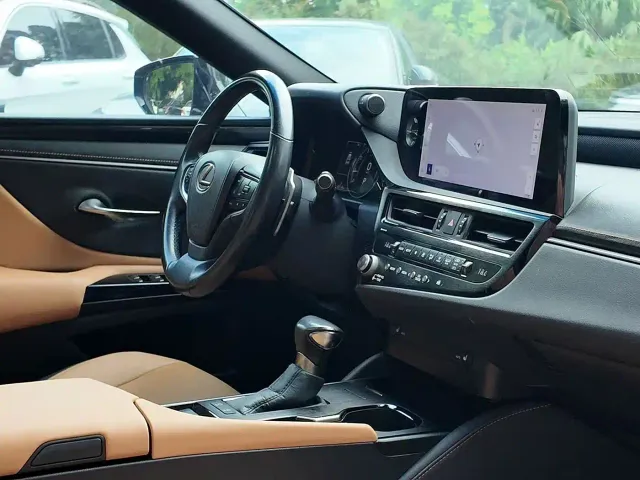 Lexus ES — Фото автомобиля 9
