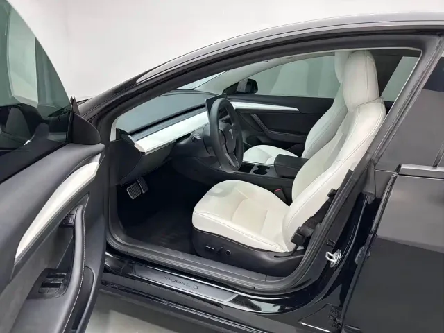 Tesla Model 3 — Фото автомобиля 5