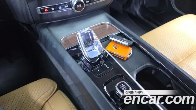 Вольво XC60 — Фото автомобиля 8
