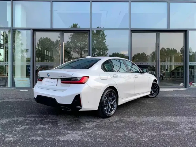 BMW 3 Series — Фото автомобиля 4