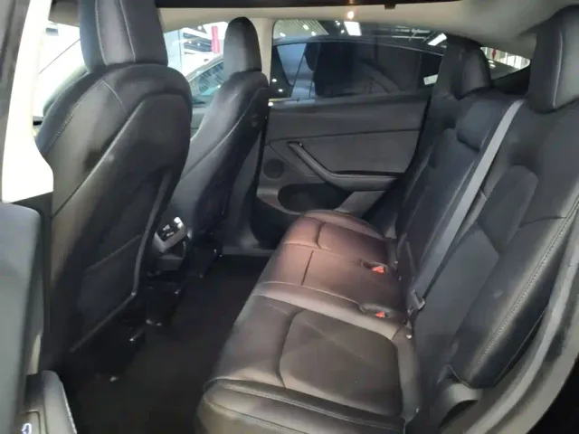Tesla Model Y — Фото автомобиля 16