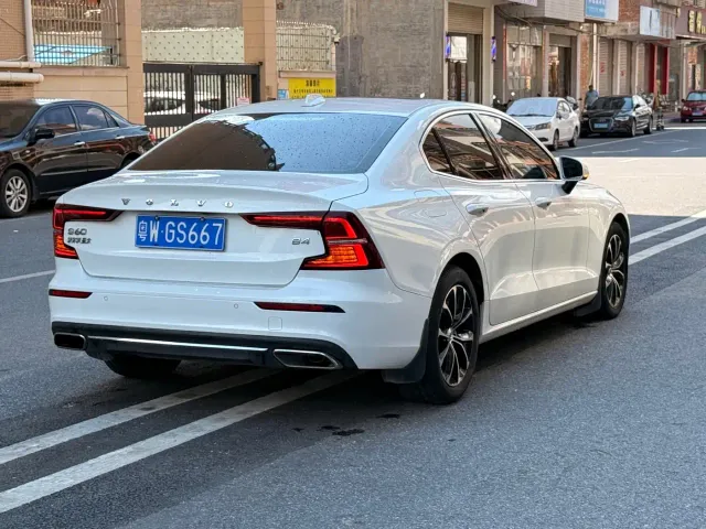 Volvo S60 — Фото автомобиля 8