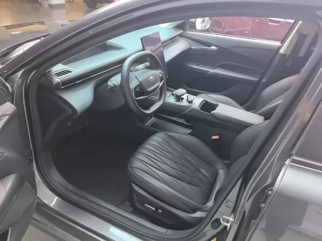 Changan Qiyuan A05 — Фото автомобиля 15