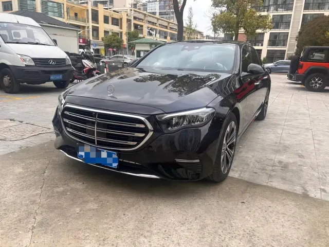 Фотография автомобиля — Mercedes-Benz E-Class