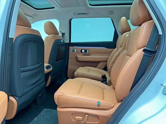 Leapmotor C16 — Фото автомобиля 14