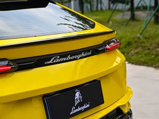 Lamborghini Urus — Фото автомобиля 21
