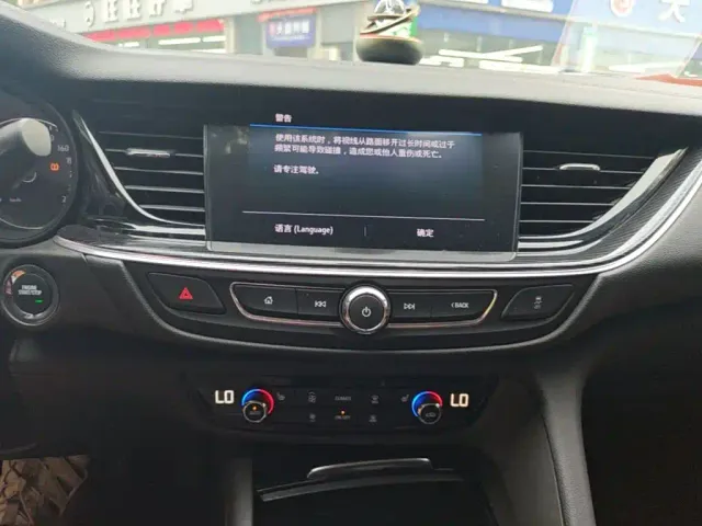 Buick Regal — Фото автомобиля 12
