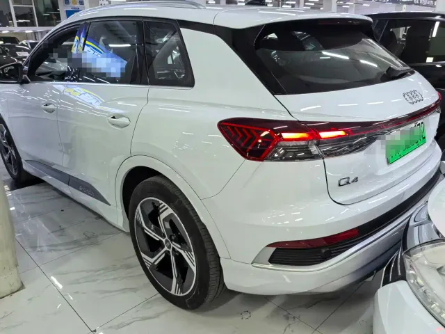 Audi Q4 e-tron — Фото автомобиля 4