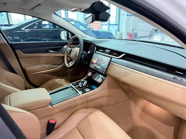 Jaguar XFL — Фото автомобиля 11