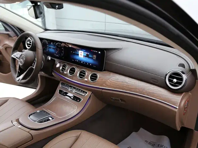 Mercedes-Benz E-Class — Фото автомобиля 21