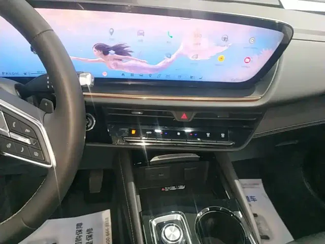 Buick Envision Plus — Фото автомобиля 12