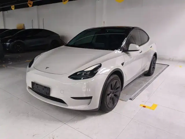 Фотография автомобиля — Tesla Model Y