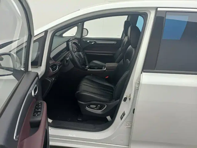 GAC Trumpchi M6 — Фото автомобиля 11