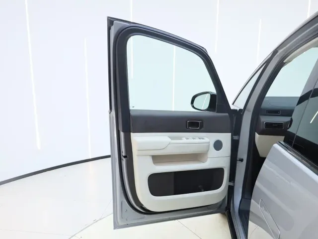 Li Auto MEGA — Фото автомобиля 11