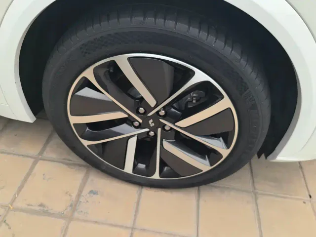 Li Auto L7 — Фото автомобиля 2