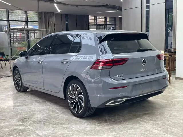 Volkswagen Golf — Фото автомобиля 5